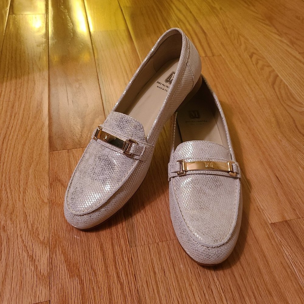 Bruno Magli women's size 38 silver leather loafers